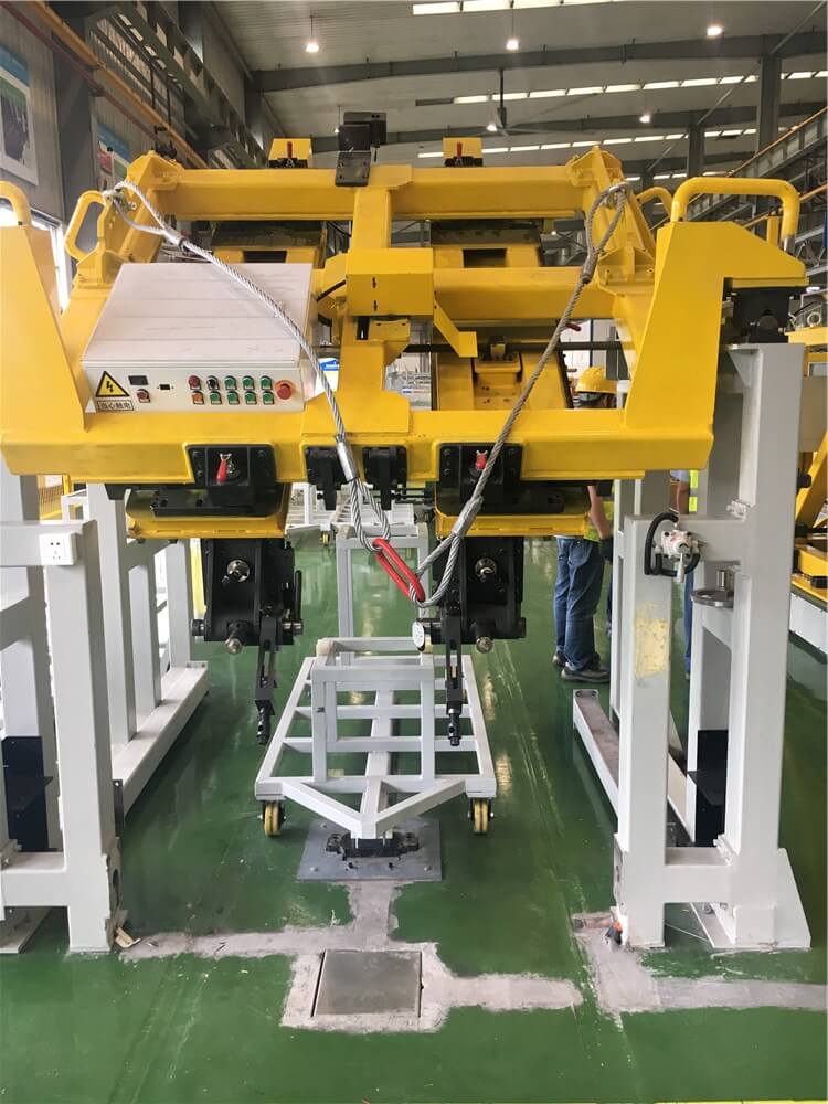 Lower head spreader